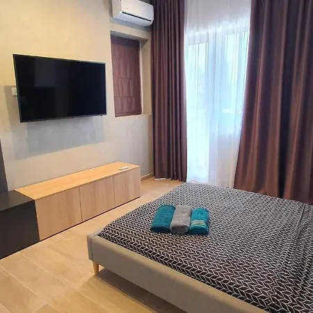 Center Chic Studio *